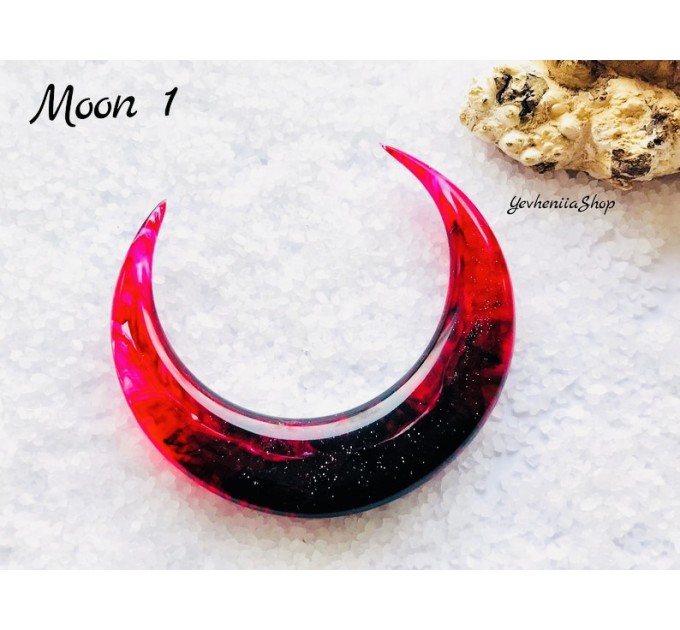 Gothic Crescent, Crescent hair stick with red and black resin