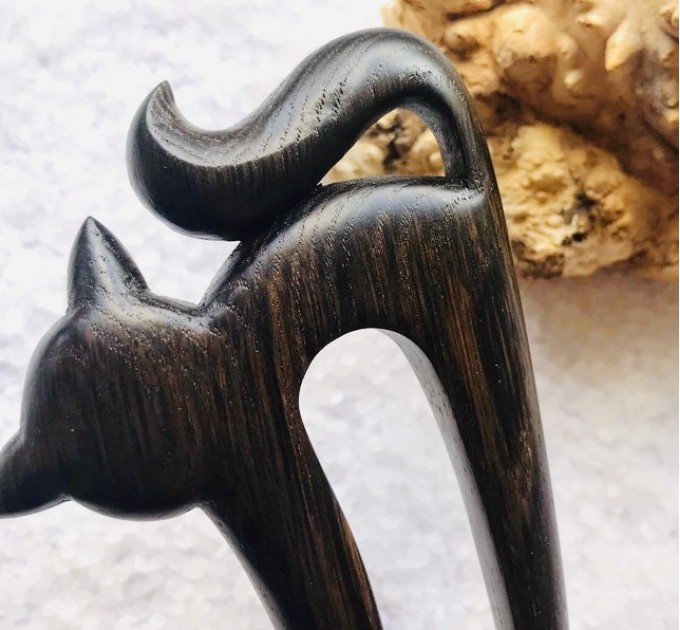 Black Oak Wooden Hair fork with Cat 