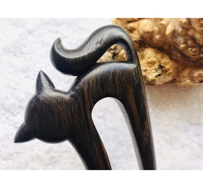 Black Oak Wooden Hair fork with Cat 