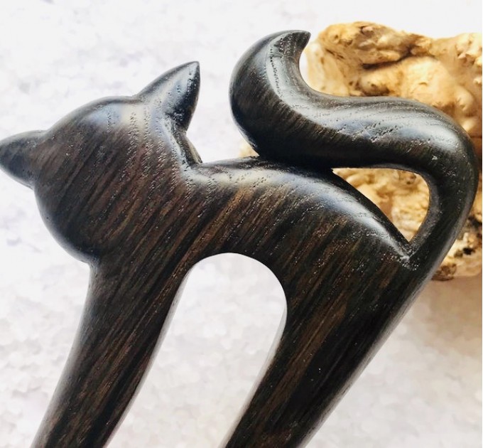 Black Oak Wooden Hair fork with Cat 
