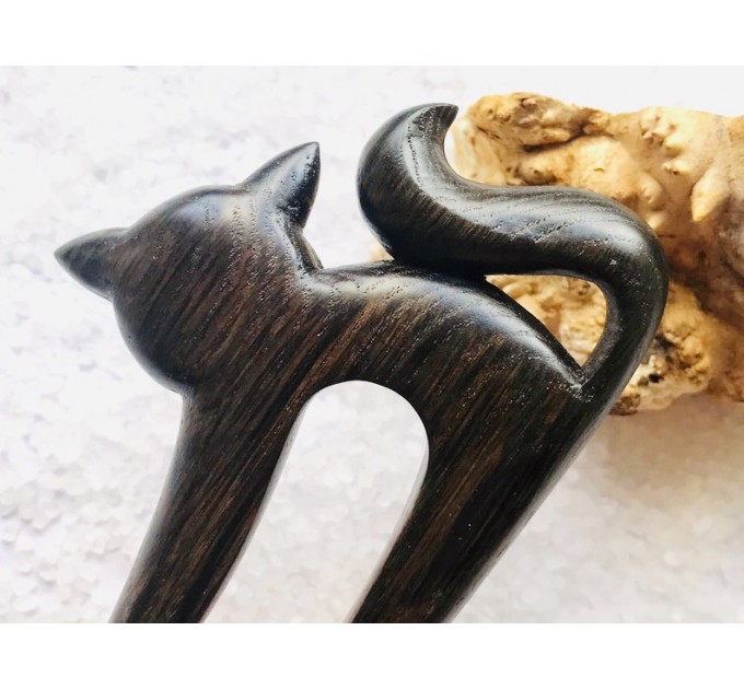 Black Oak Wooden Hair fork with Cat 