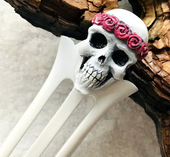 Carved wooden hair fork with Skull, Gothic hair stick