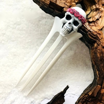 Carved wooden hair fork with Skull