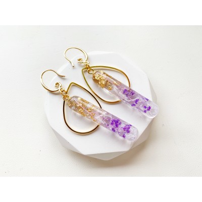 Dangle earrings with purple flowers