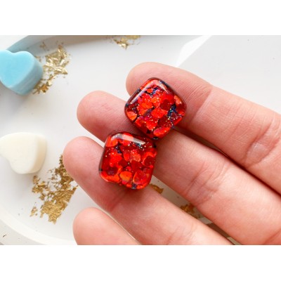 Stud red sparkly resin earrings 