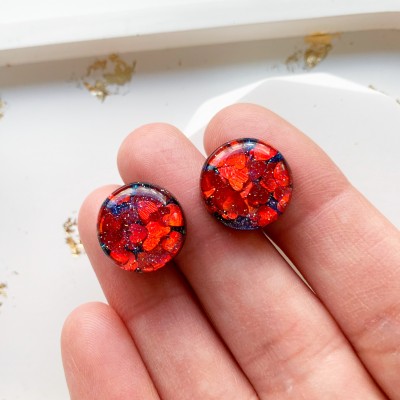 Stud red sparkly resin earrings 