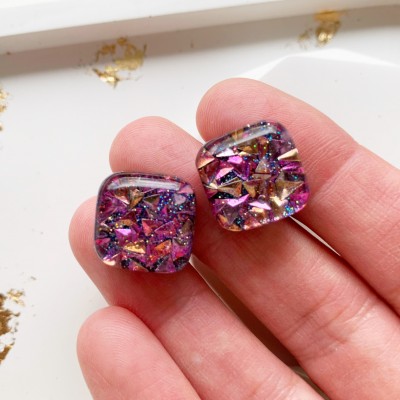 Stud sparkly resin earrings 
