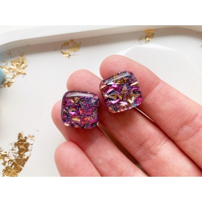 Stud sparkly resin earrings 