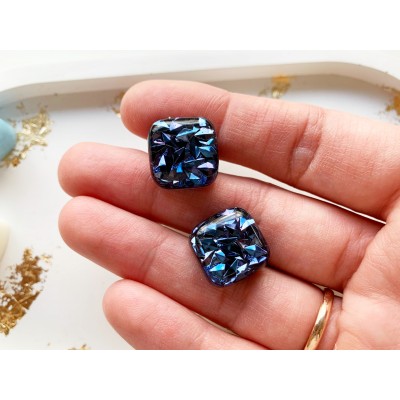 Stud sparkly resin earrings 