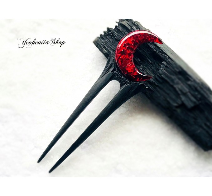 Wooden hair fork with red crescent 