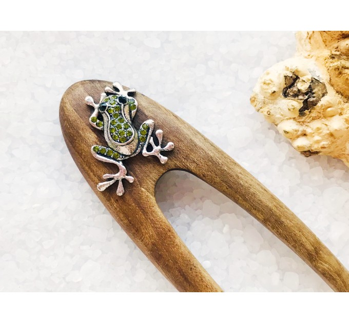 Wooden hair fork with frog