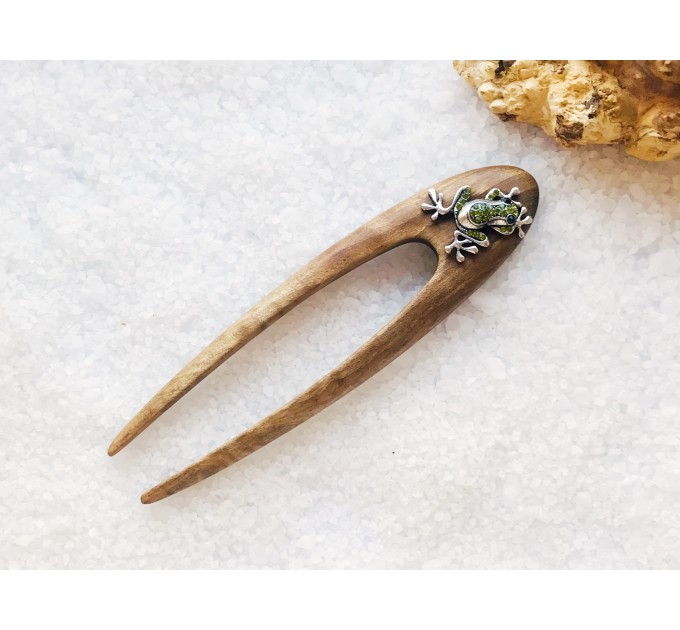 Wooden hair fork with frog