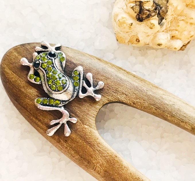 Wooden hair fork with frog