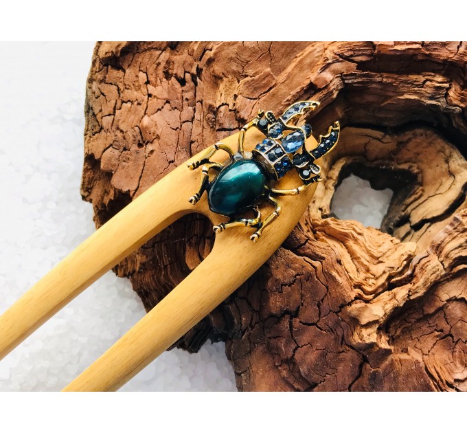 Wooden hair fork with Beetle