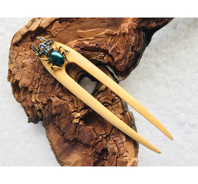 Wooden hair fork with Beetle