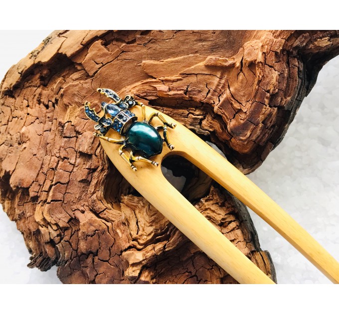 Wooden hair fork with Beetle