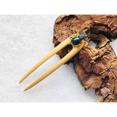 Wooden hair fork with Beetle