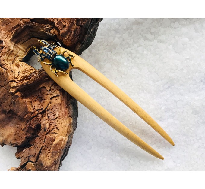 Wooden hair fork with Beetle