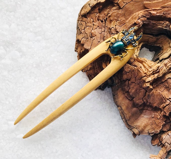 Wooden hair fork with Beetle