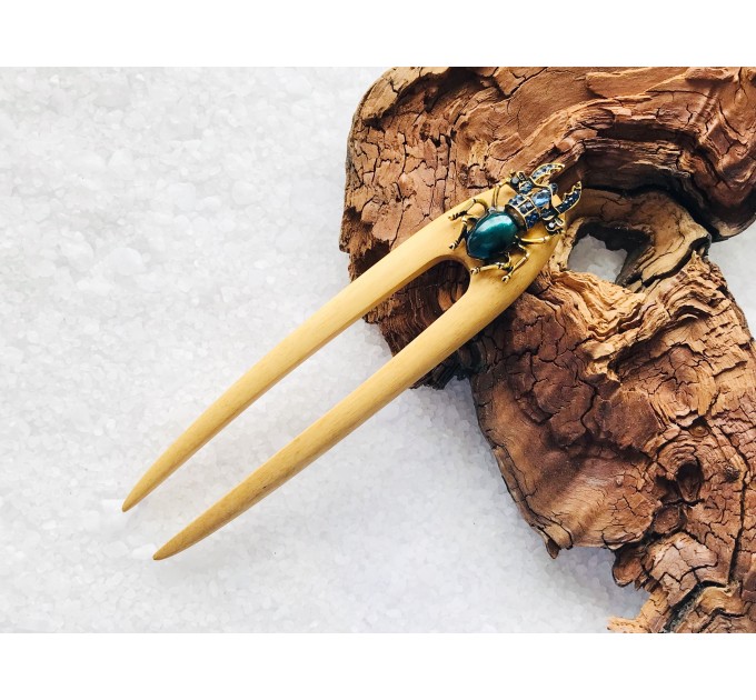 Wooden hair fork with Beetle