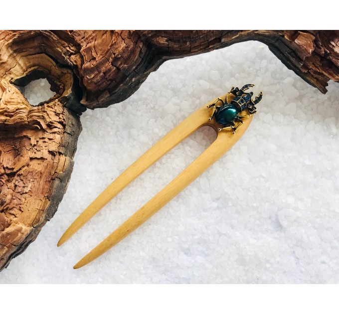 Wooden hair fork with Beetle