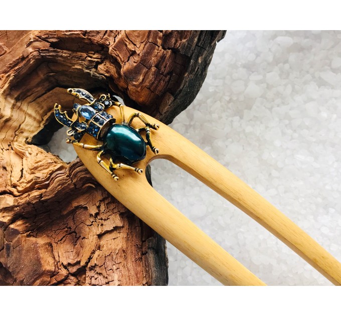 Wooden hair fork with Beetle