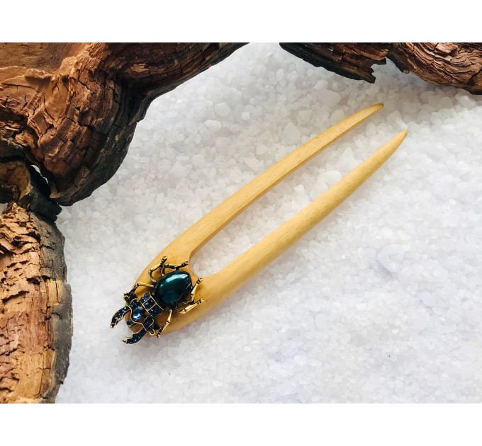 Wooden hair fork with Beetle