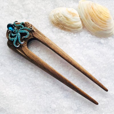Wooden hair fork with Octopus 