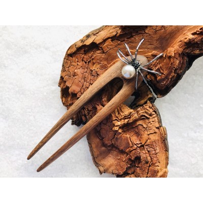 Wooden hair fork with Spider 