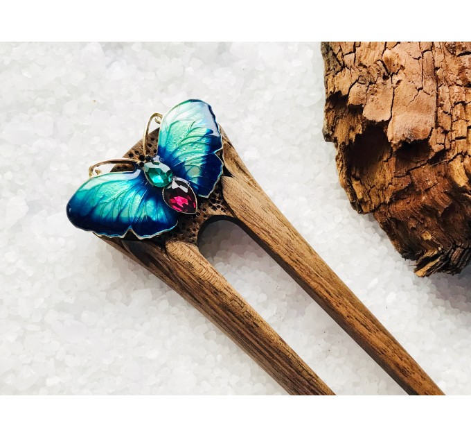 Wooden hair fork with moth 