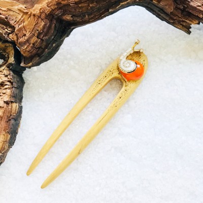 Wooden hair fork with Snail 