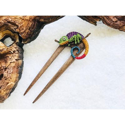 Wooden hair fork with Chameleon 