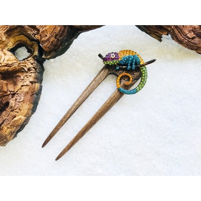 Wooden hair fork with Chameleon 